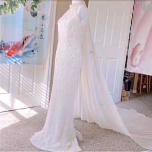 ABSOLUTELY STUNNING!! Beaded wedding gown with train! Beautifully breathtaking